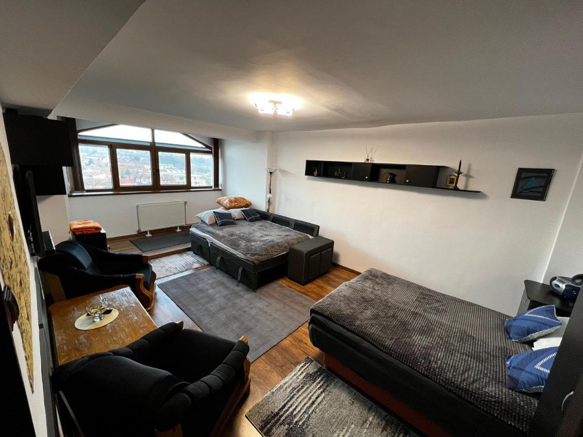 High Level Apart Oradea Free Reserved Parking 外观 照片